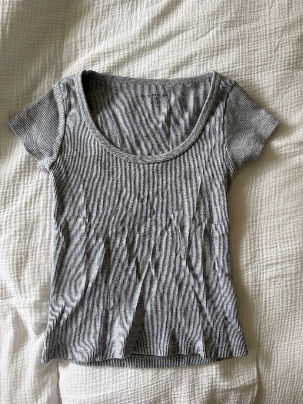 Brandy Melville Short Sleeve Scoop Neck Ribbed Top - Gray